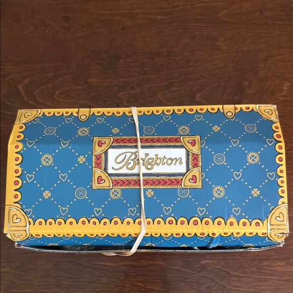 Love Red and Gold Teacup Set - Picture 13 of 14